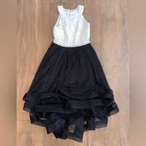 Elegant girls ivory and black dress. Size 7 speechless kids.